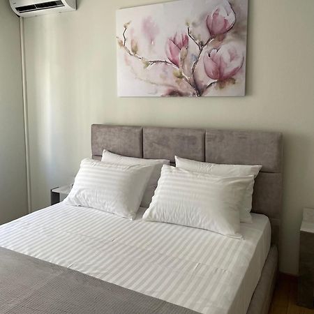 Spacious Apartment Near Panormou Metro Athena Bagian luar foto