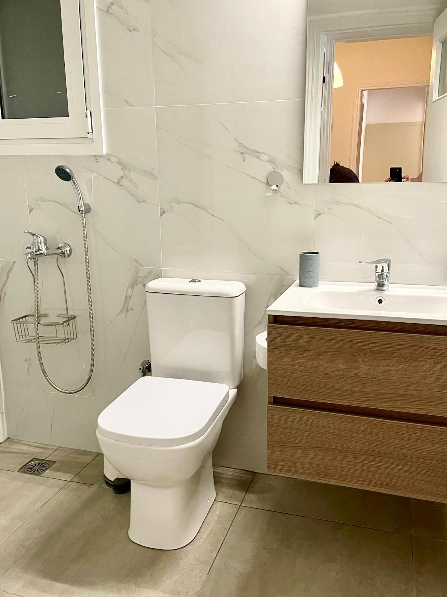 Spacious Apartment Near Panormou Metro Athena Bagian luar foto