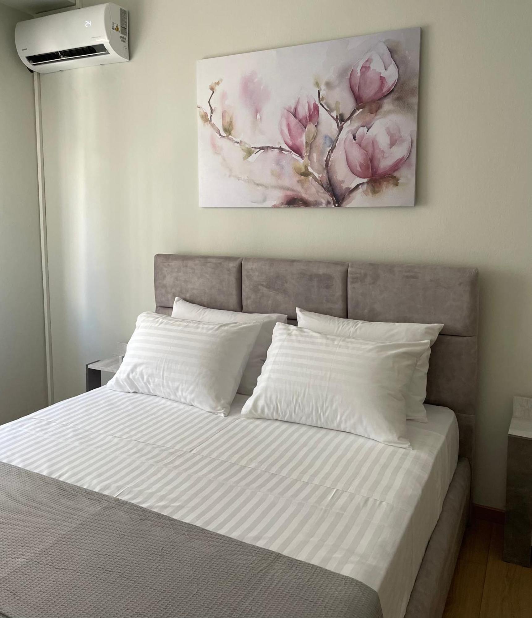 Spacious Apartment Near Panormou Metro Athena Bagian luar foto