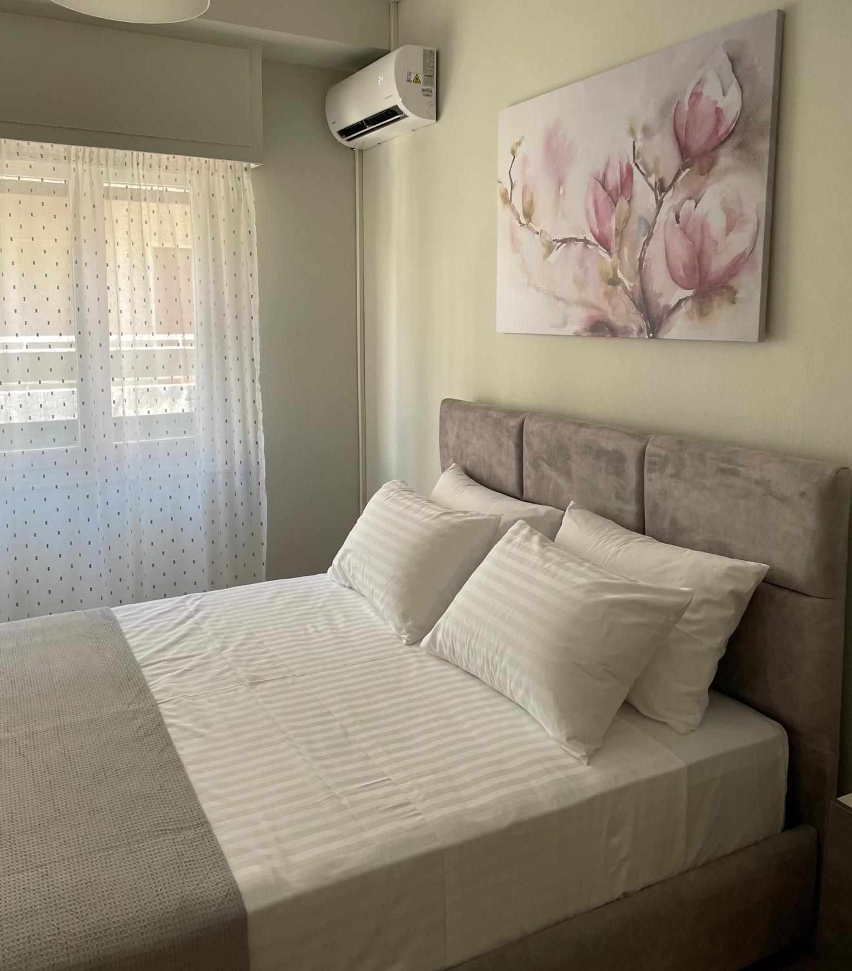 Spacious Apartment Near Panormou Metro Athena Bagian luar foto